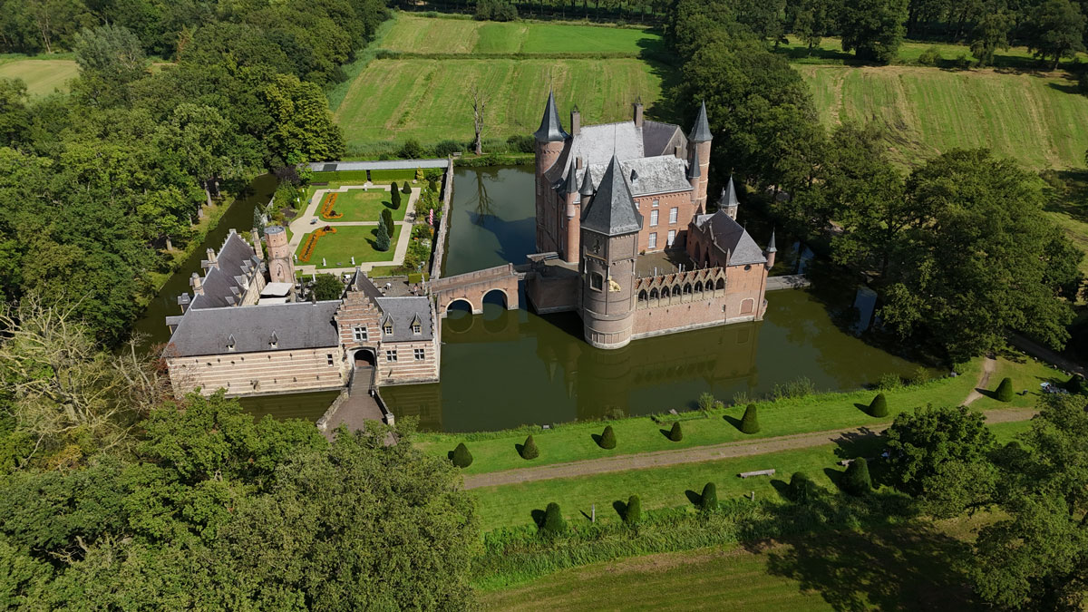 Dronevliegen bij Kasteel Heeswijk Dinter